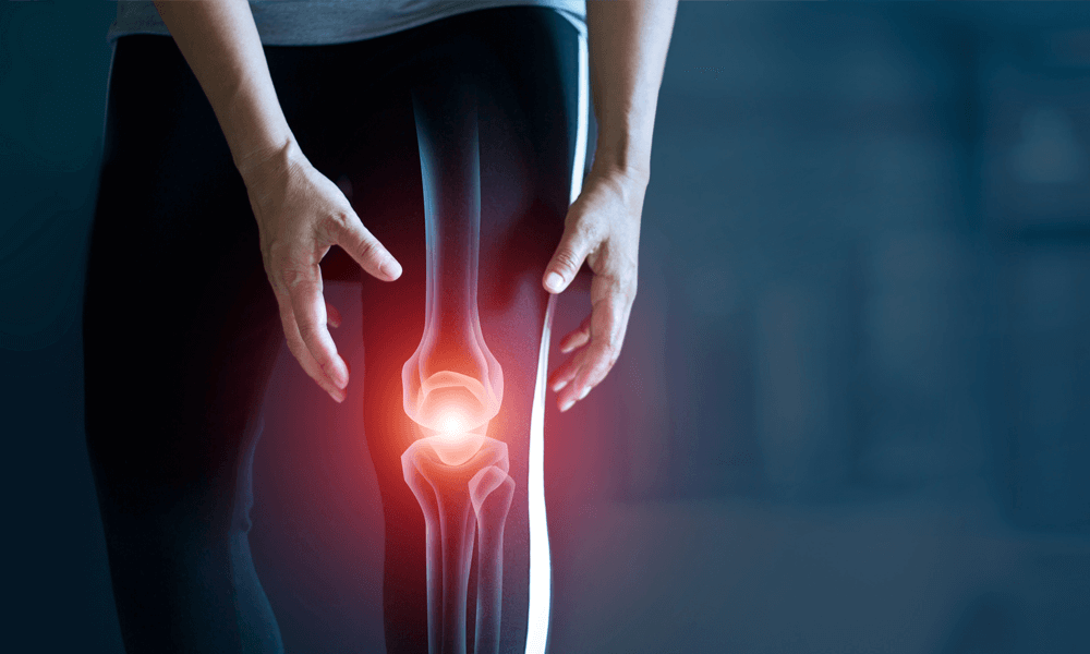 person experiencing knee pain