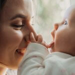 picture of mum and baby hugging. used at top of blog on post-natal screening
