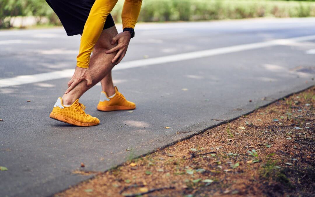 Photo illustrating Achilles tendon pain, chronic Achilles tendon rupture.