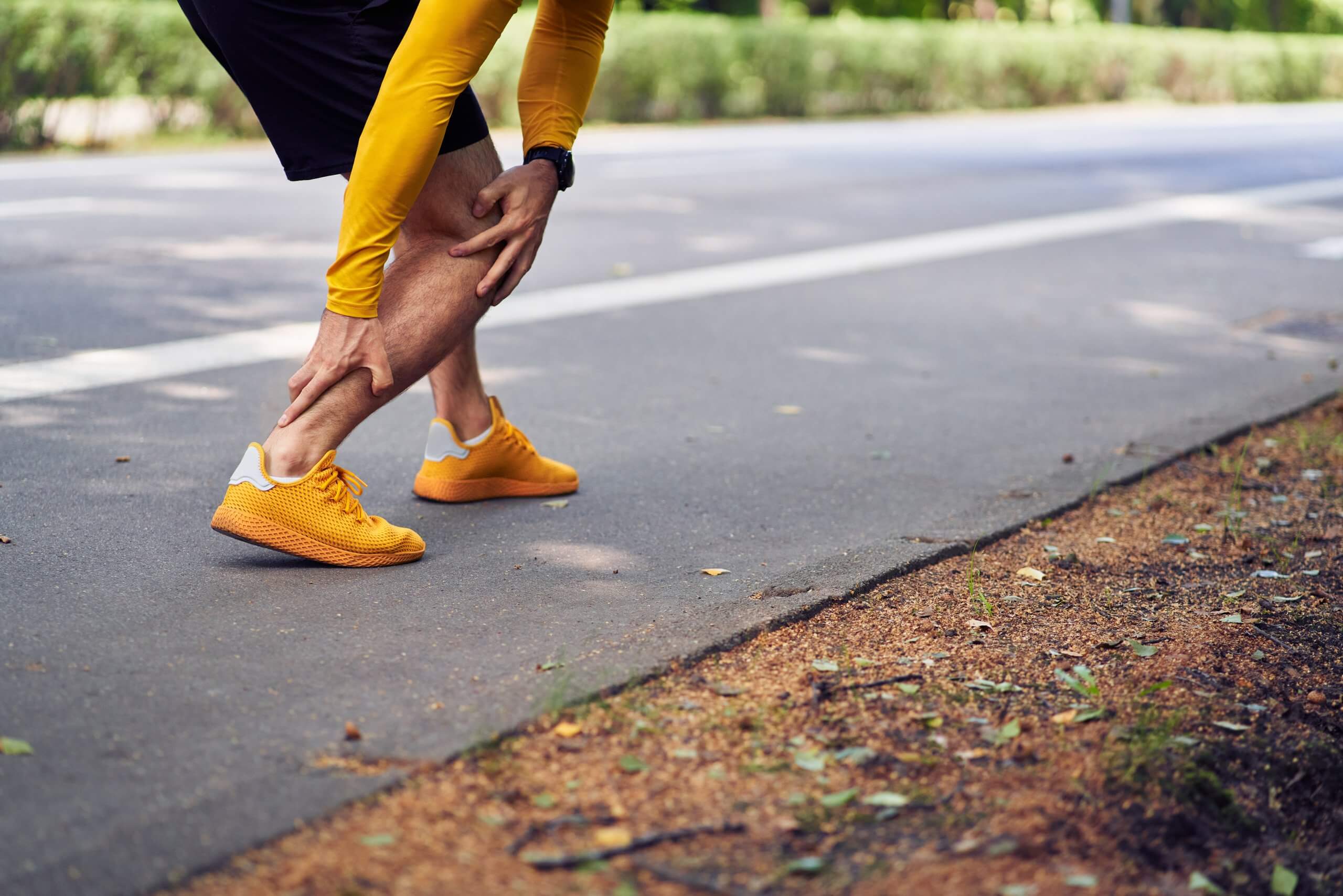 Photo illustrating Achilles tendon pain, chronic Achilles tendon rupture.
